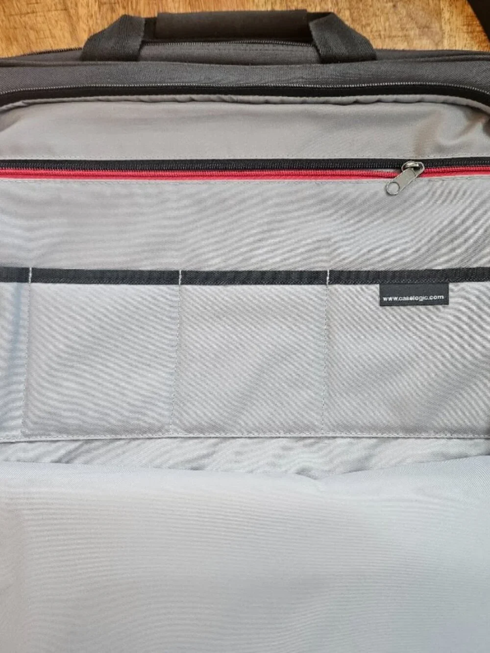 Case Logic Laptop Notebook Computer Bag Case Pockets Zipper Closure Black